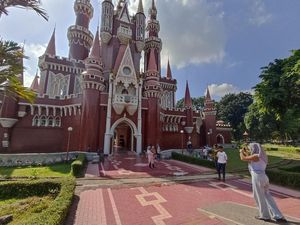 Jumlah Pengunjung Menurun, TMII Lengang Pagi Ini