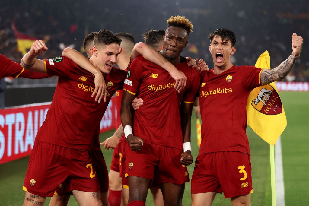 ROME, ITALY - MAY 05: Tammy Abraham of AS Roma celebrates with team mates Borja Mayoral and rom3aafter scoring their sides first goal during the UEFA Conference League Semi Final Leg Two match between AS Roma and Leicester City at Stadio Olimpico on May 05, 2022 in Rome, Italy. (Photo by Julian Finney/Getty Images)