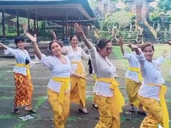 Video Ibu-ibu Nari India Depan Pura Samuantiga Diprotes Netizen