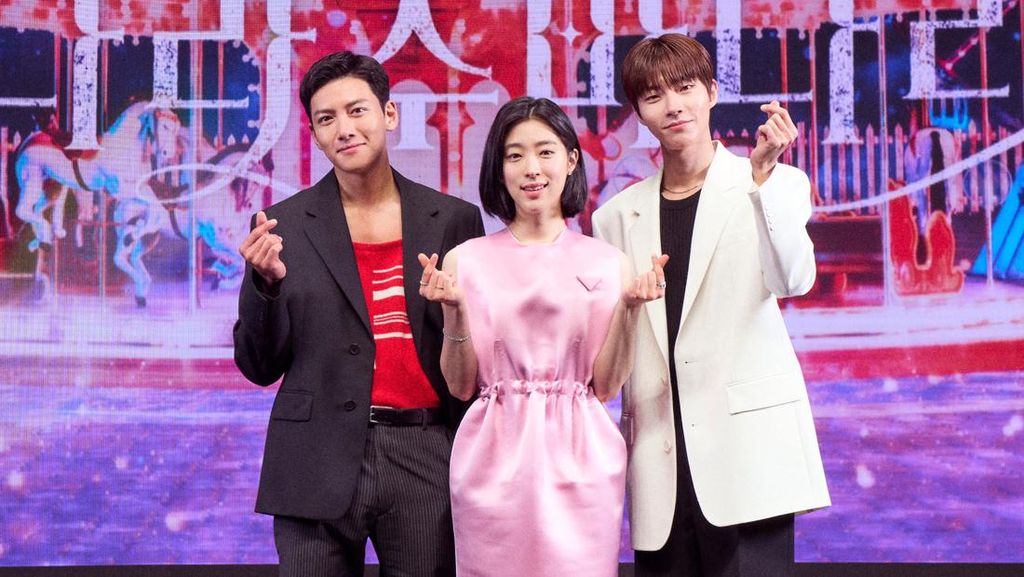 Potret Ji Chang Wook hingga Hwang In Yeop di Preskon The Sound of Magic Potret Ji Chang Wook hingga Hwang In Yeop di Preskon The Sound of Magic