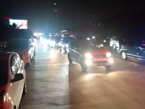 Tol Cikampek Macet di Km 46 Arah Jakarta, Kembali Lancar di Km 30 Tol Cikampek Macet di Km 46 Arah Jakarta, Kembali Lancar di Km 30