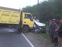 Mobil Pemudik Asal Jakarta Ringsek Ditabrak Truk di Asahan