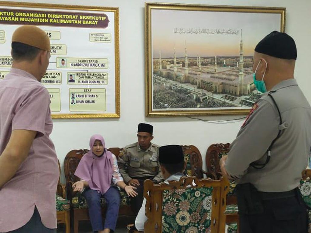 Viral Wanita Pontianak Teriak-teriak di Masjid Saat Khutbah Salat Jumat