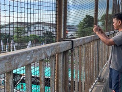 Warga Tonton Arus Balik Tol Cikampek, Lalu Jadi Informan Lalin di WA Group