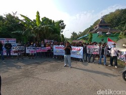 Warga Blokade TPST Piyungan, Keluhkan Limbah-Pertanyakan Perizinan