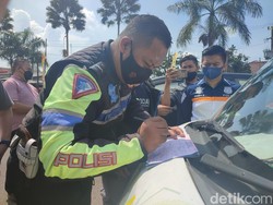 Polisi Tindak 10 Pelanggaran di Jalur Puncak Selama Libur Lebaran