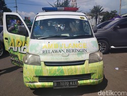 Penampakan Ambulans Logo Golkar yang Angkut Wisatawan di Puncak