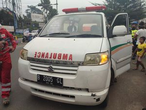 Lagi! Ambulans Bodong Iring-iringan Terobos One Way di Puncak! Lagi! Ambulans Bodong Iring-iringan Terobos One Way di Puncak!