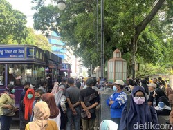 Bus Bandros Ramai Peminat, Calon Penumpang Rela Tunggu Berjam-jam