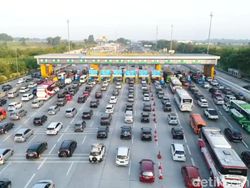 Melihat dari Udara Suasana di Gerbang Tol Cikampek Pagi Ini