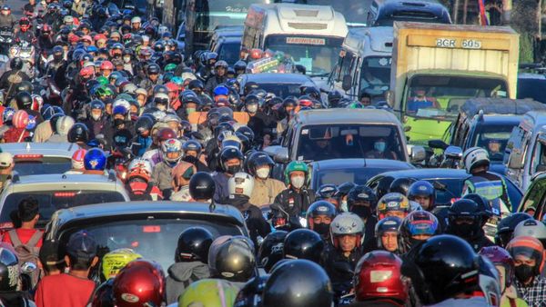 Penampakan 272 Ribu Kendaraan Menyemut di Puncak