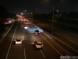 Update Arus Balik: Lalin Km 54 Tol Japek Arah Jakarta Lancar
