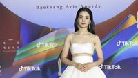 Potret Cantik 10 Aktris Korea di Baeksang Awards 2022, Kim Taeri Disebut Imut