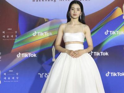 Potret Cantik 10 Aktris Korea di Baeksang Awards 2022, Kim Taeri Disebut Imut
