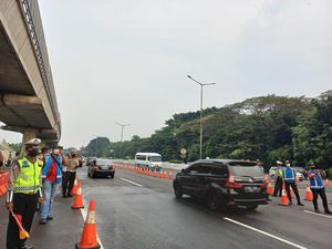 Jalur Arteri Macet, One Way Diubah Jadi Contraflow di Km 28-Km 3 Tol Japek Jalur Arteri Macet, One Way Diubah Jadi Contraflow di Km 28-Km 3 Tol Japek