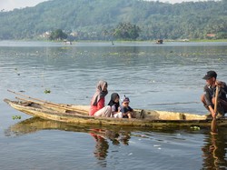 Dicurhati Nelayan, Dedi Mulyadi Janjikan Beri Jaring & Perahu Baru