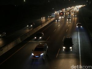 Kapolri Prediksi 160 Ribu Kendaraan akan Lintasi Tol Cikampek Kapolri Prediksi 160 Ribu Kendaraan akan Lintasi Tol Cikampek