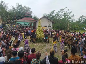 Berebut Berkah di Grebeg Kupat Magelang, Siapa Cepat Dapat!