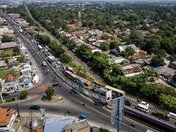 Jalur Pantura Padat Imbas One Way di Tol Japek