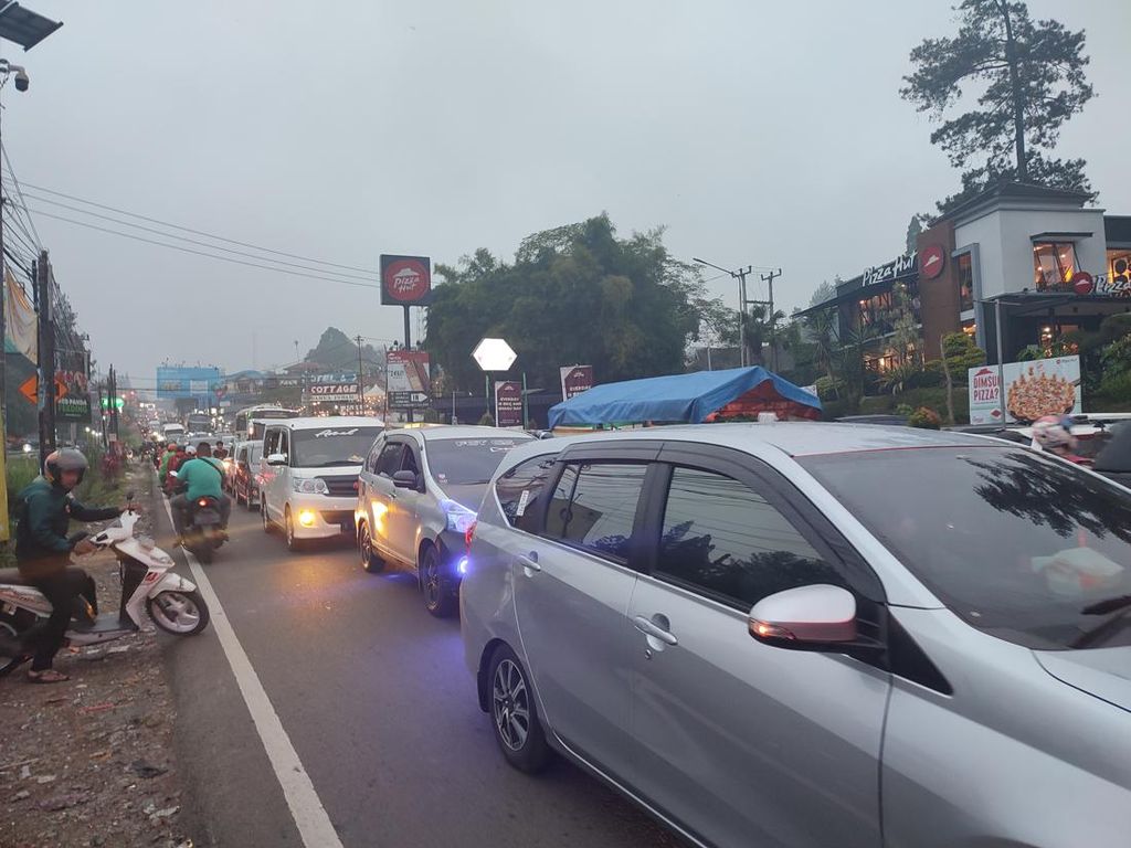 One Way Arah Jakarta, Ini Sejumlah Titik Macet di Jalur Puncak Sore Ini