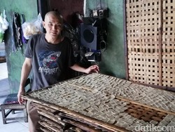 Karak Bratan Solo, Makanan Kriuk Teman Bersantap Nasi