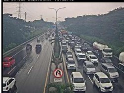 Tol JORR Arah Bekasi Macet Parah Imbas Kemacetan di Jalan Kalimalang