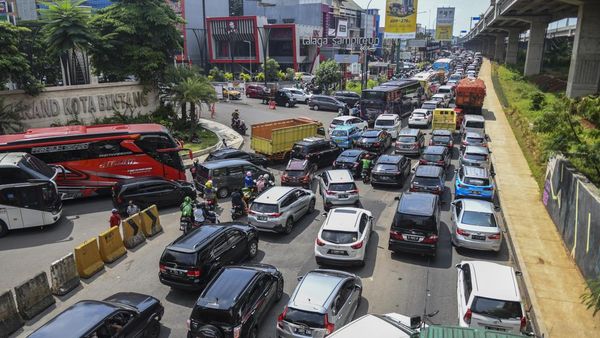 Kalimalang-Bekasi Macet Banget Imbas One Way Tol Japek