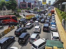 Macet Mengular ke Mana-mana Saat One Way Tol Arah Jakarta