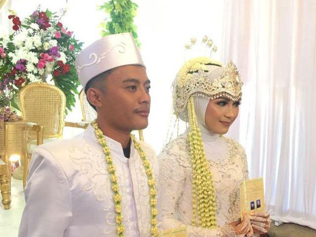Ini Kisah Lengkap Wanita Viral Ketemu Jodoh di Kolom Komentar TikTok Ini Kisah Lengkap Wanita Viral Ketemu Jodoh di Kolom Komentar TikTok