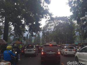 One Way Puncak Arah Jakarta, Simak Titik Kemacetannya One Way Puncak Arah Jakarta, Simak Titik Kemacetannya