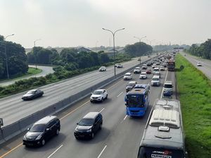 One Way Arus Balik: Tol Cikampek Km 54 Jalur Kiri Padat