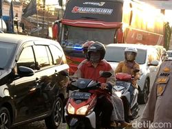 Jalur Pantura di Pekalongan Padat Merayap, Polisi Tutup Persimpangan