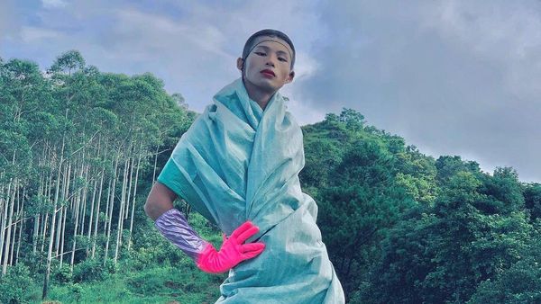 Potret Buruh Desa yang Viral Fashion Show di Sawah, Kini Sukses Jadi Model