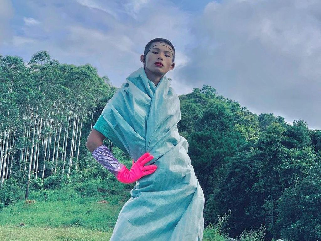 Kisah Buruh Desa yang Viral Setelah Fashion Show di Sawah, Kini Jadi Model