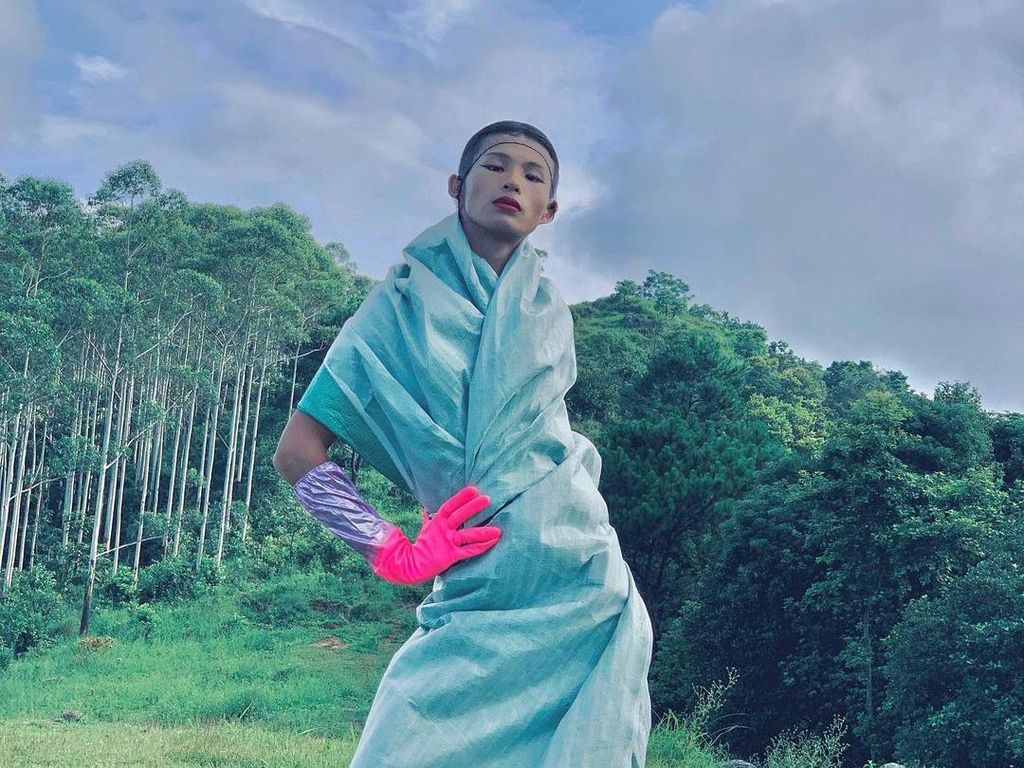 Potret Buruh Desa yang Viral Fashion Show di Sawah, Kini Sukses Jadi Model Potret Buruh Desa yang Viral Fashion Show di Sawah, Kini Sukses Jadi Model