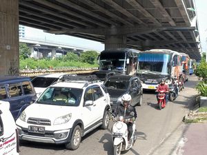 Penampakan Horor Kemacetan di Jalan Kalimalang Penampakan Horor Kemacetan di Jalan Kalimalang