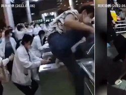 Ratusan Pekerja Terobos Pagar Blokade COVID di Pabrik MacBook