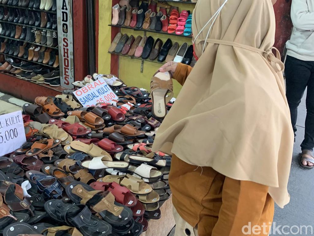 Singgah ke Cibaduyut, Surganya Tas-Sepatu di Kota Bandung