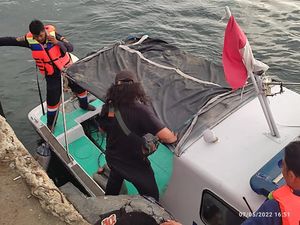 Penumpang di Pelabuhan Parepare Ketinggalan Kapal Gegara Turun Belanja Penumpang di Pelabuhan Parepare Ketinggalan Kapal Gegara Turun Belanja