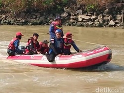Petugas Hentikan Pencarian Warga Terjun ke Sungai di Subang