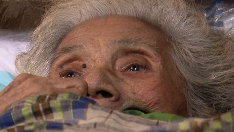 Pilu Nenek Sene Terbaring Kaku di Permukiman Kumuh, Kamu Bisa Bantu