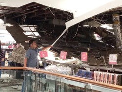 Plafon Departement Store Delta Plaza Surabaya Ambrol, Tak Ada Korban Jiwa