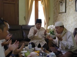 Ini Sejarah Hubungan Prabowo dengan Ponpes Buntet Pimpinan Kiai Adib