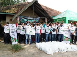 Bareng Ojol, Relawan Sandiaga Uno Gelar Baksos di Cilegon