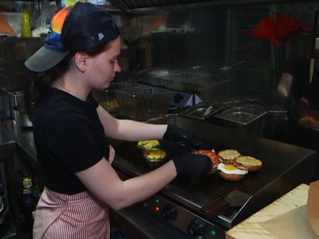 Restoran Burger di Kiev Ini Tetap Buka di Tengah Perang