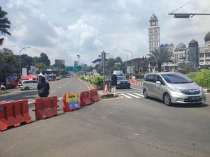 Jalur ke Puncak Ditutup, One Way Menuju Jakarta Diterapkan Jalur ke Puncak Ditutup, One Way Menuju Jakarta Diterapkan