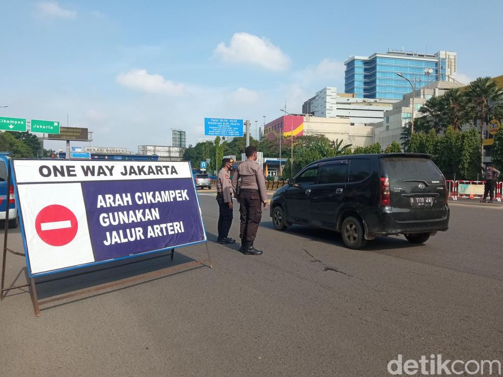 Keluh Kesah Warga Kena Macet Parah di Bekasi Imbas Tol One Way