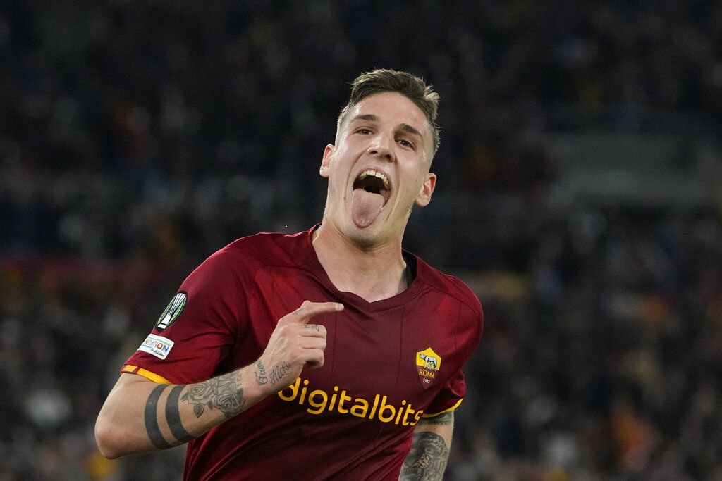Roma's Tammy Abraham, left, celebrates with his teammate Roma's Nicolo Zaniolo after he scored his side's first goal during a Serie A soccer match between Roma and Atalanta, at Rome's Olympic Stadium, Saturday, March 5, 2022. (AP Photo/Andrew Medichini)