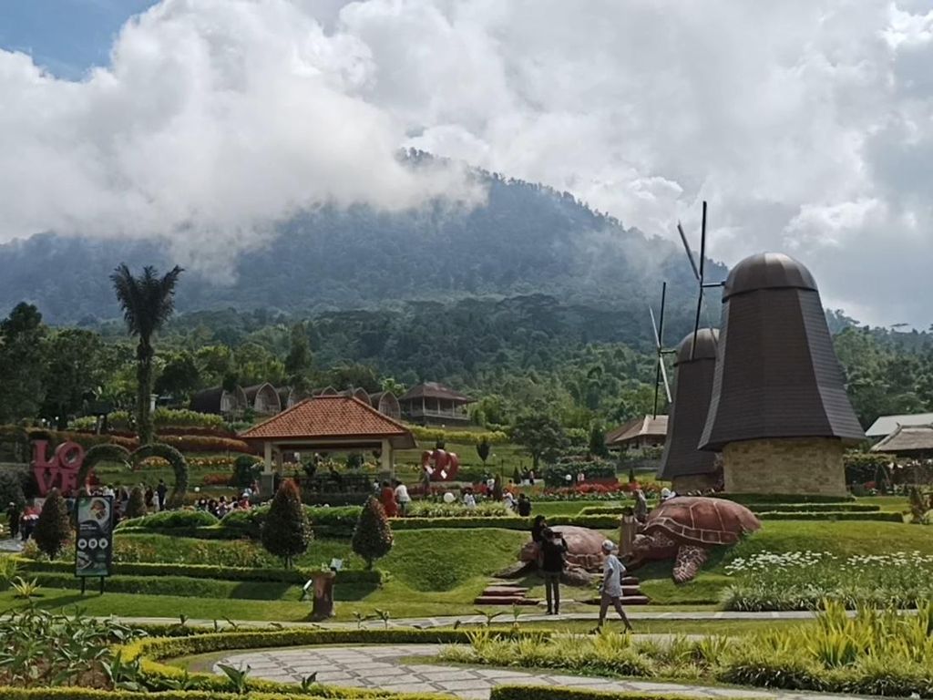 The Blooms Garden Tabanan, Asyiknya Berwisata di Taman Instagramable