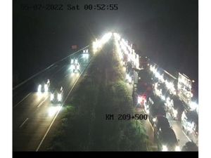 Titik-titik Kepadatan One Way di Tol Palimanan Arah Jakarta Malam Ini Titik-titik Kepadatan One Way di Tol Palimanan Arah Jakarta Malam Ini